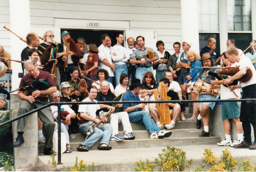 Group photo at the Pipers' Gathering 1998